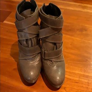 Stunning  Stuart Weitzman Wedge booties Sz 7